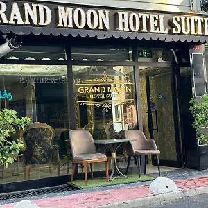 Grand Moon Aparthotel